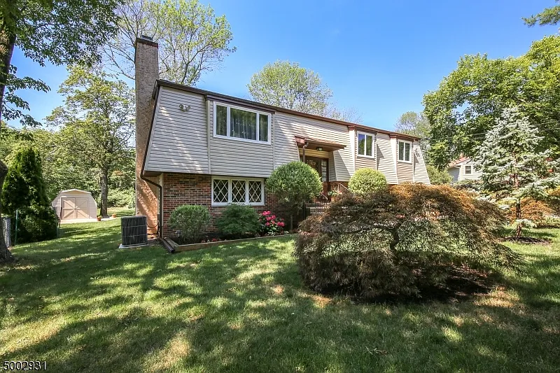 610 S Beverwyck Rd photo 1