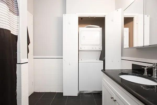 Sold by Nestseekers | media 12