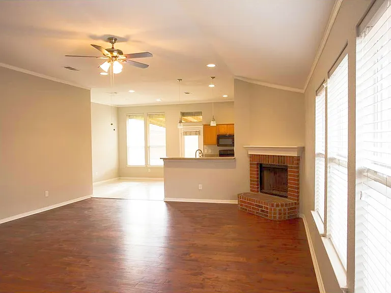 1006 Port Aransas Dr — Photo 4