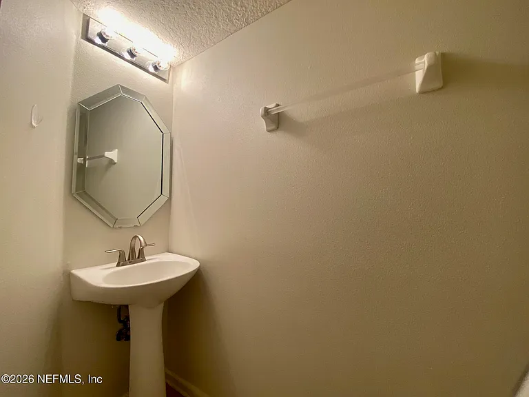 1530 Vineland Cir #B — Photo 33