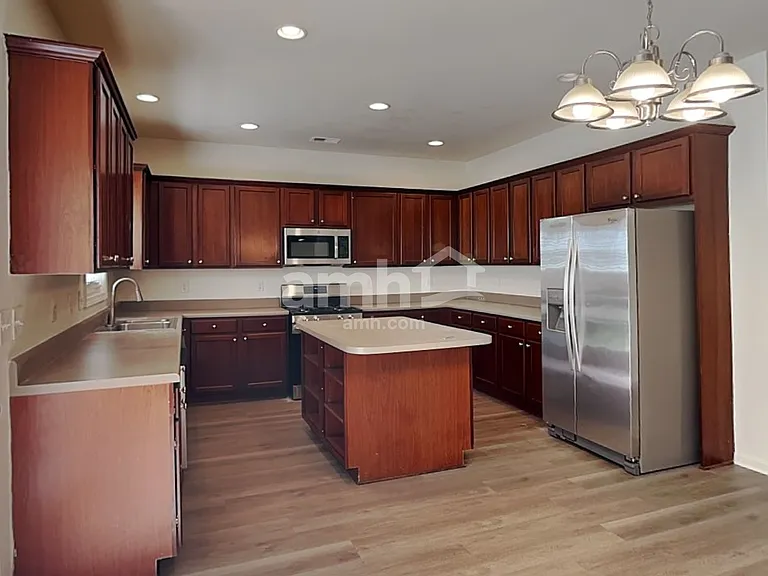 240 Shenandoah Trce — Photo 3