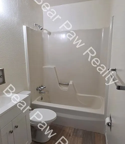 2525 Pattison Ave — Photo 4