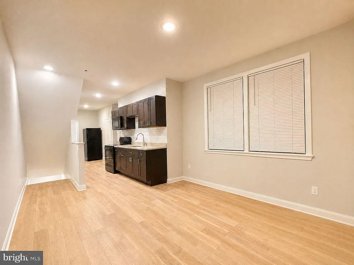 Building Photo - 2020 N Carlisle St #1