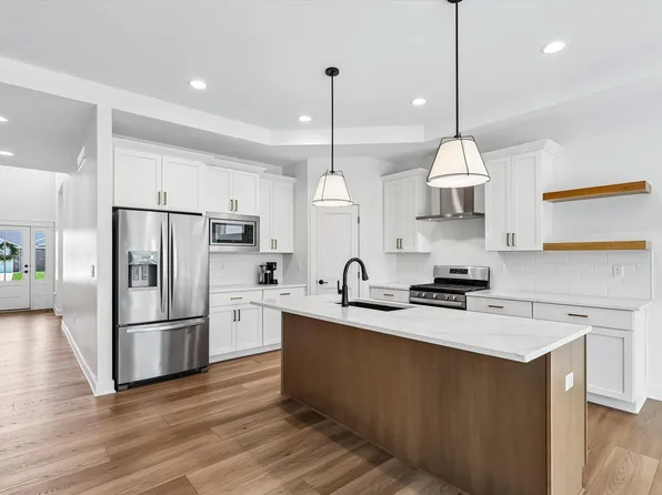 875 NW Frescott Cir, Waukee, IA 50263