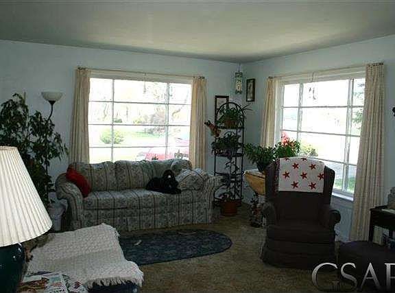 4th image of 1005 N Shiawassee St