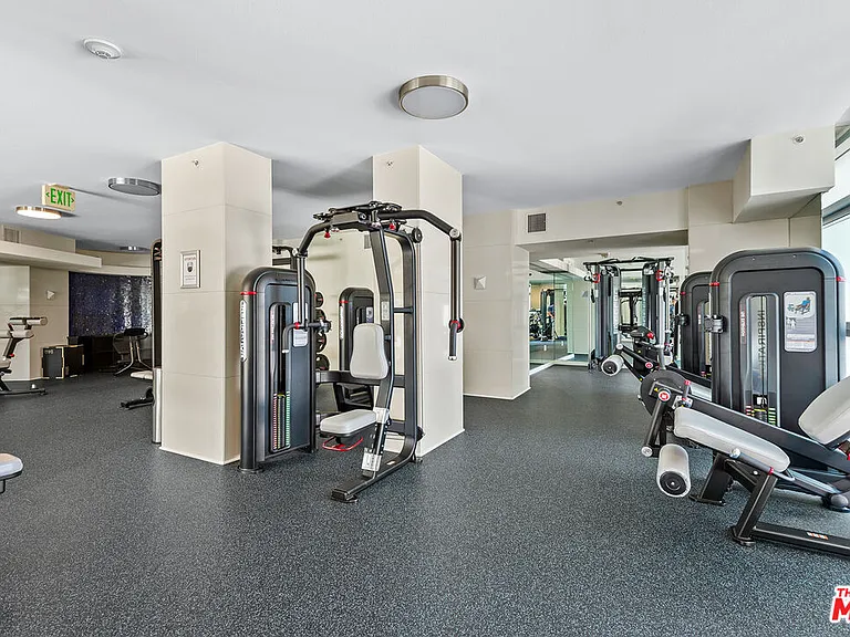 13700 Marina Pointe Dr #327 — Photo 28