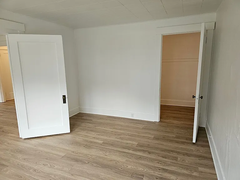 435 -Keystone Apartments — Photo 20