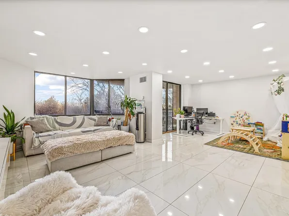 427 Harmon Cove Tower image 6 of 24