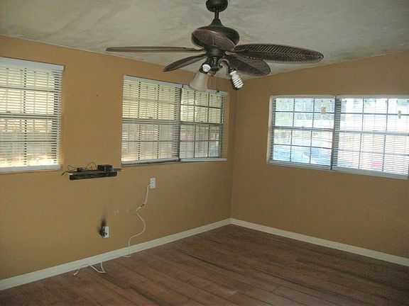 3rd image of 531 Elm St