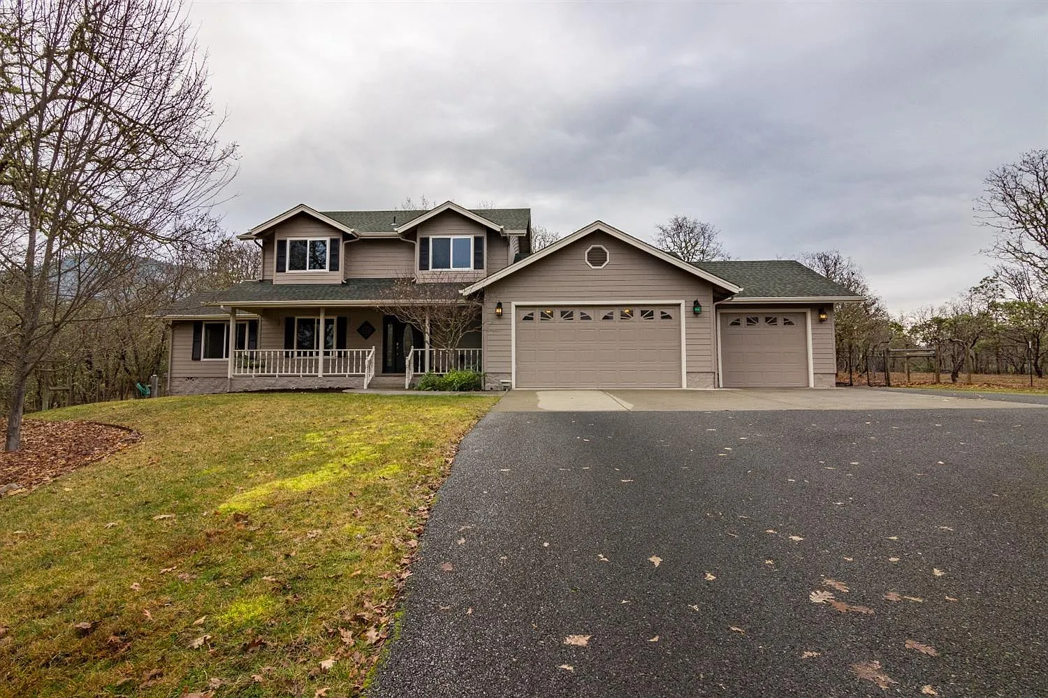 286 Castle Creek Rd photo 1