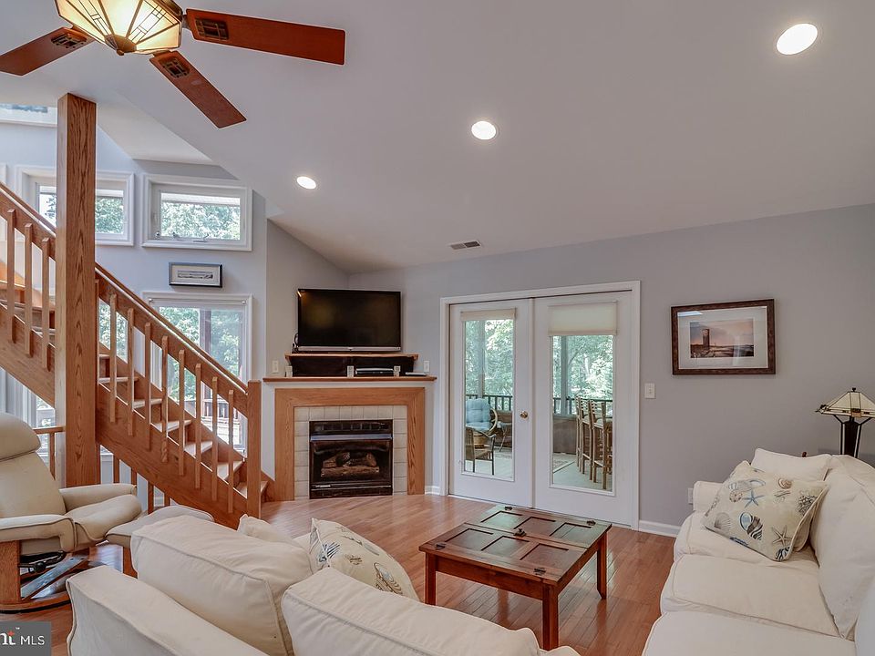 1st image of 108 London Cir S