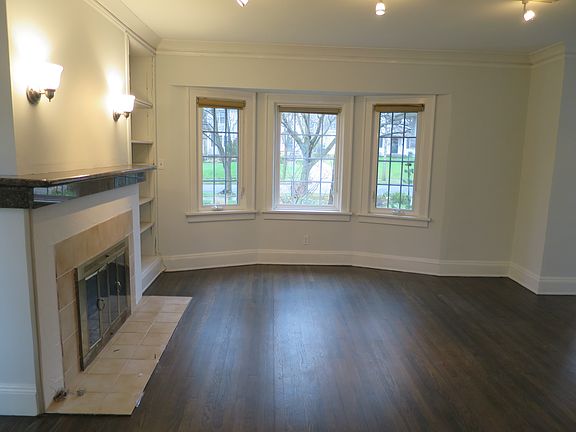 4th image of 2206 Delaware Dr