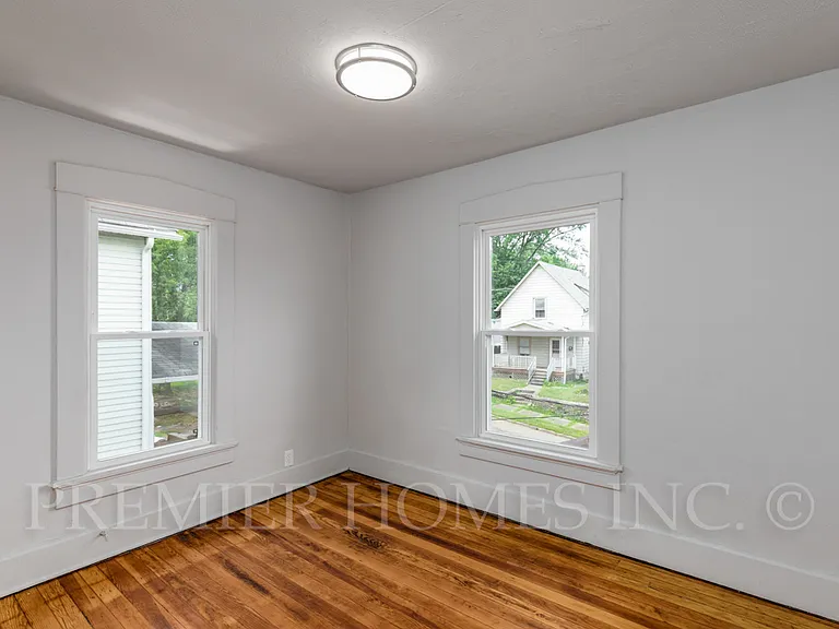 1536 Glendale Pl NE — Photo 11