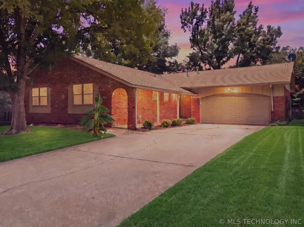 610 N Cedar St, Jenks, OK 74037