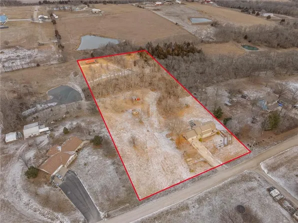 16404 Covey Ln, Bonner Springs, KS 66012