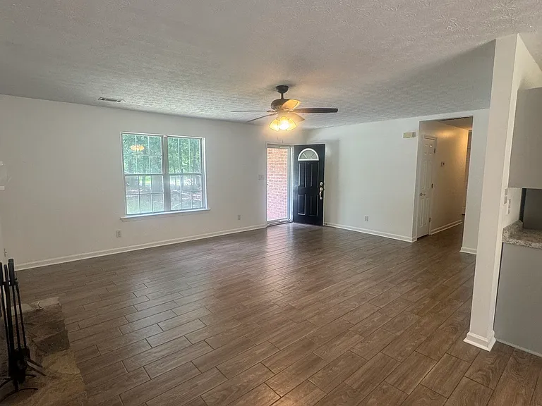 105 Fox Trail Pl — Photo 3