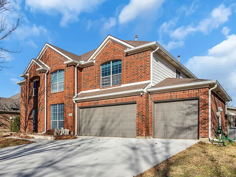 3010 Lena Dr — Photo 3