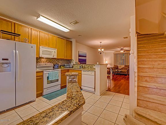 3rd image of 1303 Hampton Park Ln