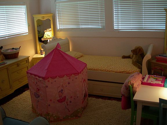 4th image of 606 E Charles St
