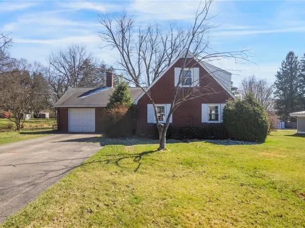 108 Center Dr, Beaver, PA 15009