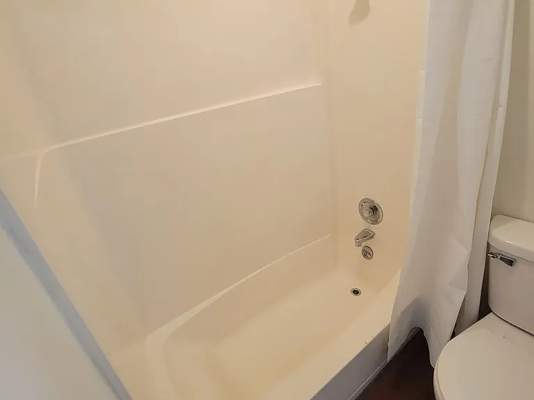 1738 La Crescent St #17 — Photo 7