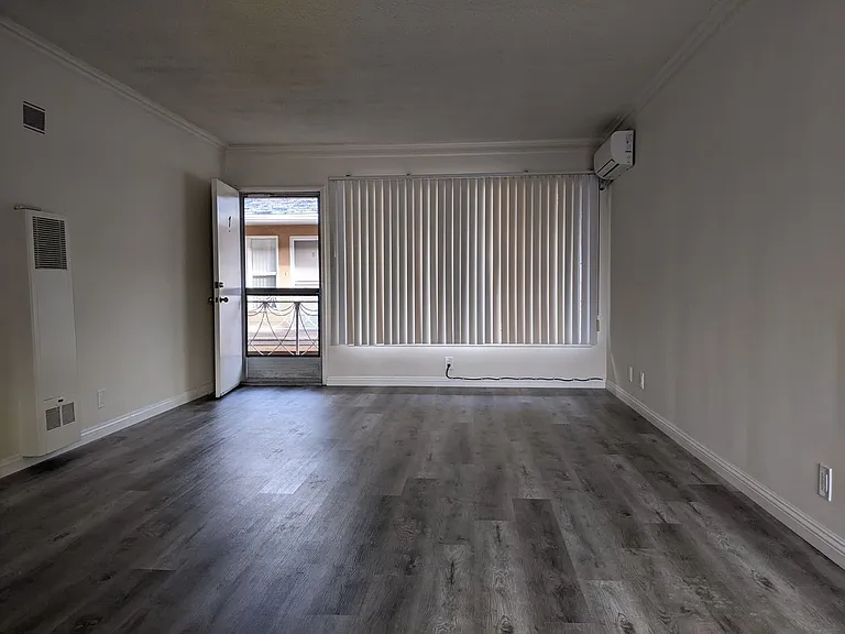 244 N Oakland Ave — Photo 3