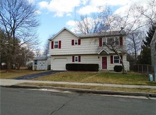16 Laurie Ln, Edison, NJ 08817