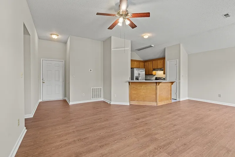 Building Photo - 100 River Oaks Dr
