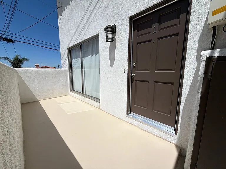 1916 Harriman Ln — Photo 2