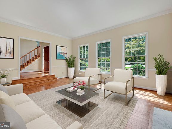4th image of 9244 Vendome Dr
