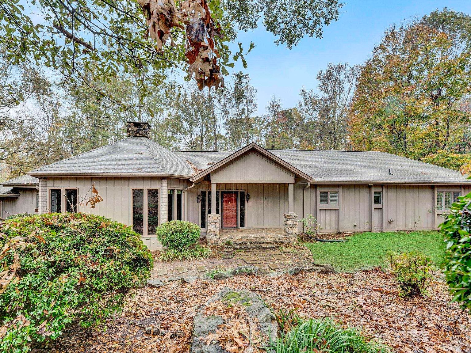 s*6様 house on the hill 90tops 2539 S Forrest Heights Avenue, Springfield, MO 65809 | Zillow