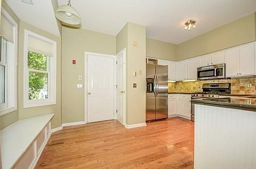 4th image of 53 Beechwood Dr
