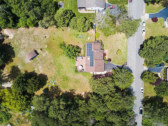 2nd image of 17 Bruce Dr