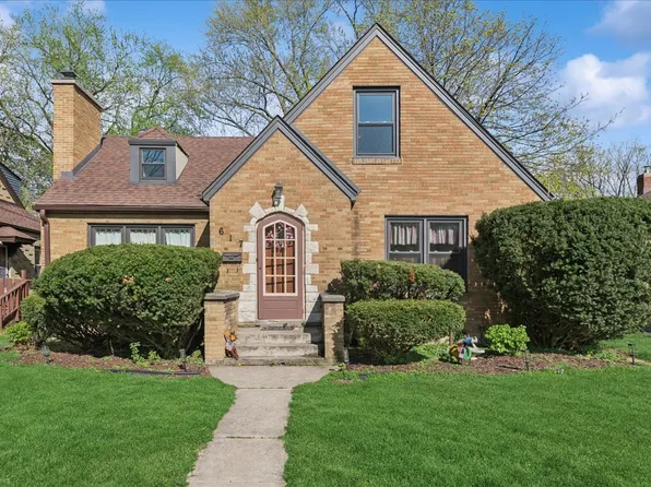 617 Lavoie Ave, Elgin, IL 60120