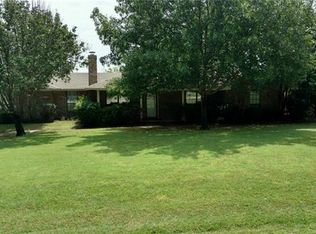 8 Kona Dr, Azle, TX 76020