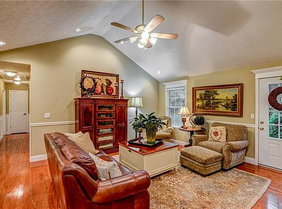 2nd image of 142 Copper Hollow Dr