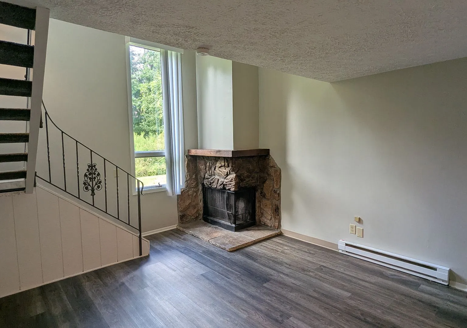 MN Cedar Village (819) — Photo 4