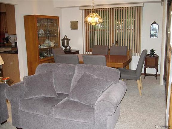 5th image of 6795 Fox Ln #1
