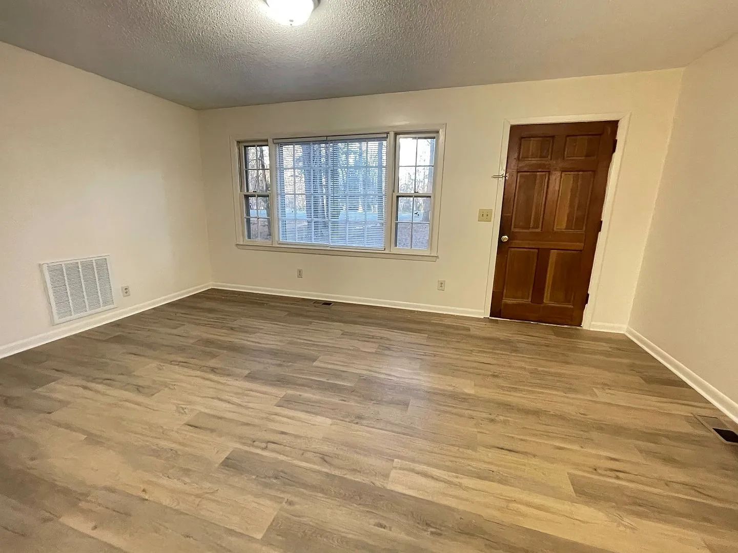 Fantastic location near downtown Pittsboro for this 2br duplex — Photo 3