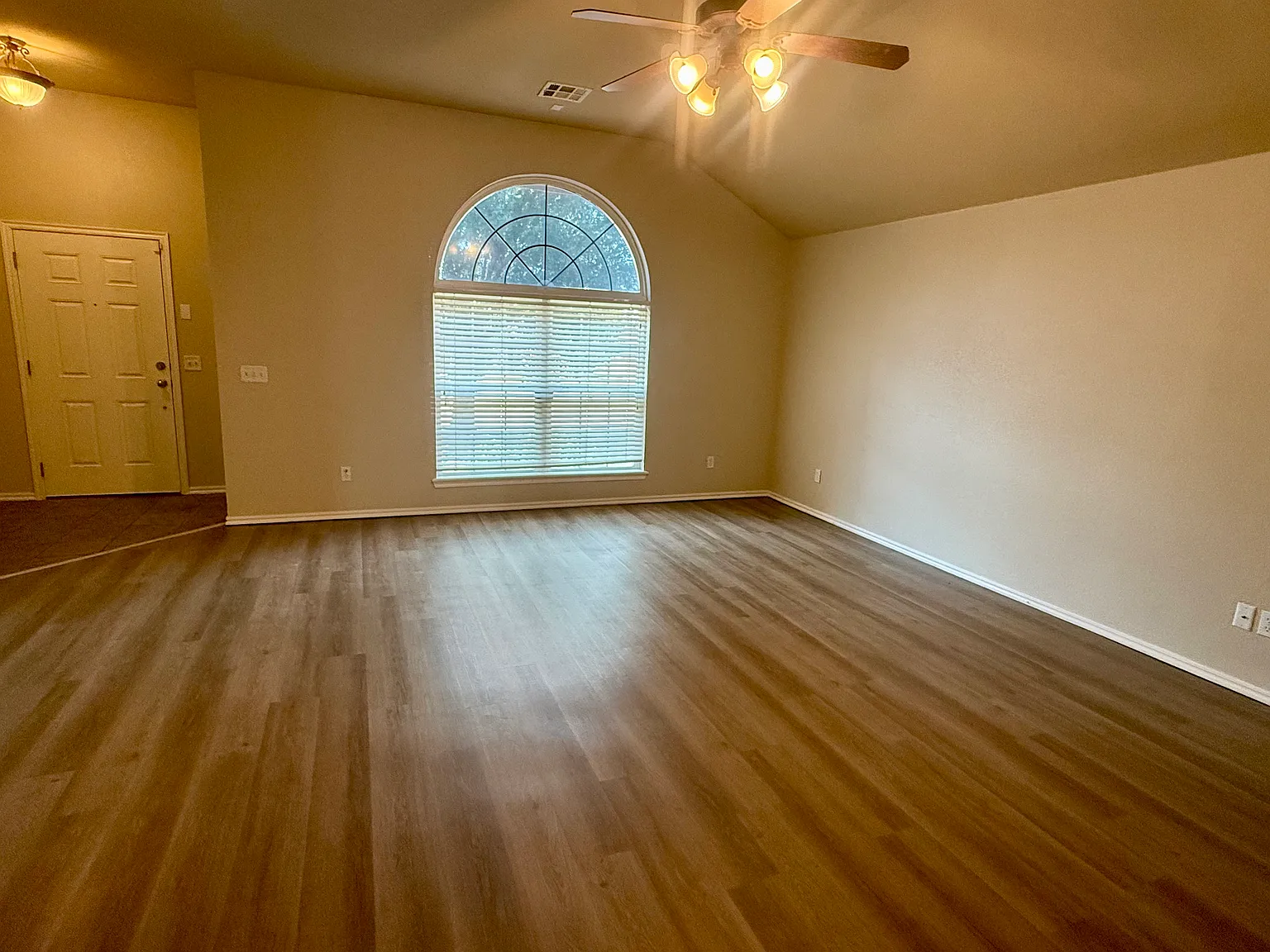 Edmond 3 Bed 2 Bath Home w/ Storm Shelter! — Photo 3