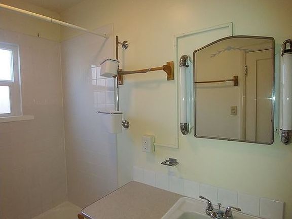 4th image of 2120 Thames St