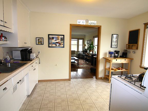 Eat-In Kitchen