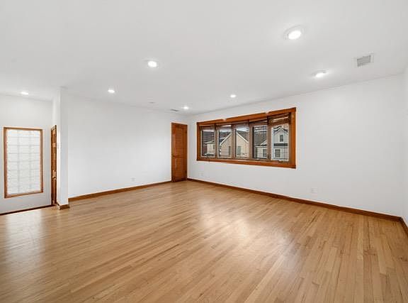 3rd image of 156 W 21st St