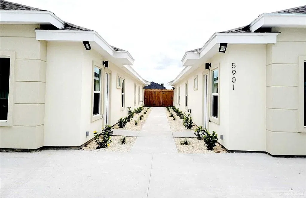 2 bed, 2.0 bath, 1068 sqft, $1,045 — Photo 3