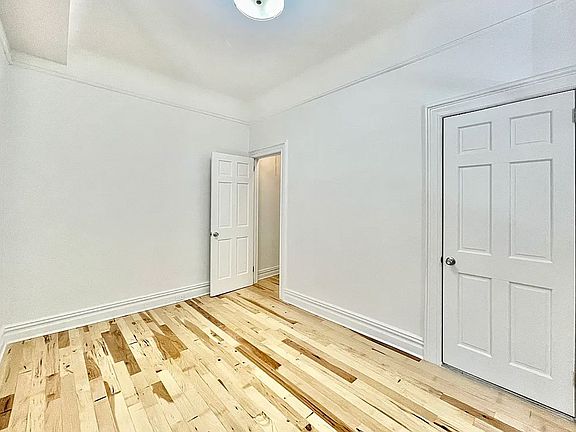 3rd image of 52 Irving Pl #26