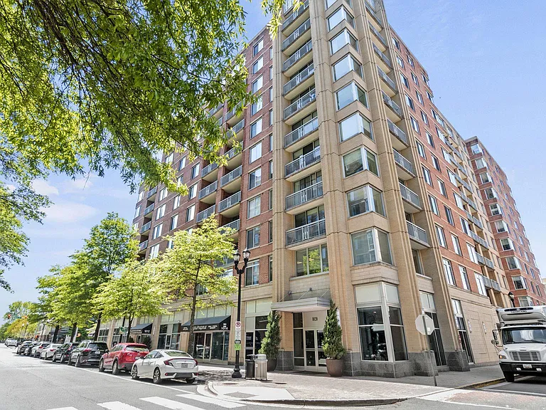 1020 N Highland St #221 — Photo 1