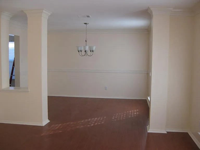 1086 London Dr — Photo 6