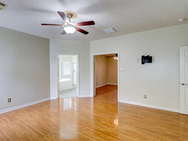 3323 Pioneer Bend Ln — Photo 25