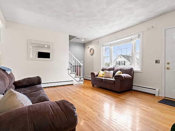 4th image of 26 Glenwood St