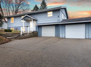 2733 Sunset Ln, Burnsville, MN 55337